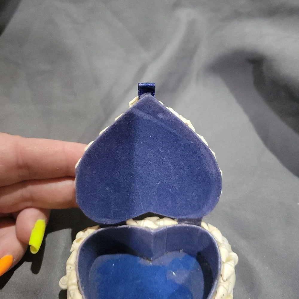 Vintage Handmade Seashell Jewelry Trinket Box Lined Heart